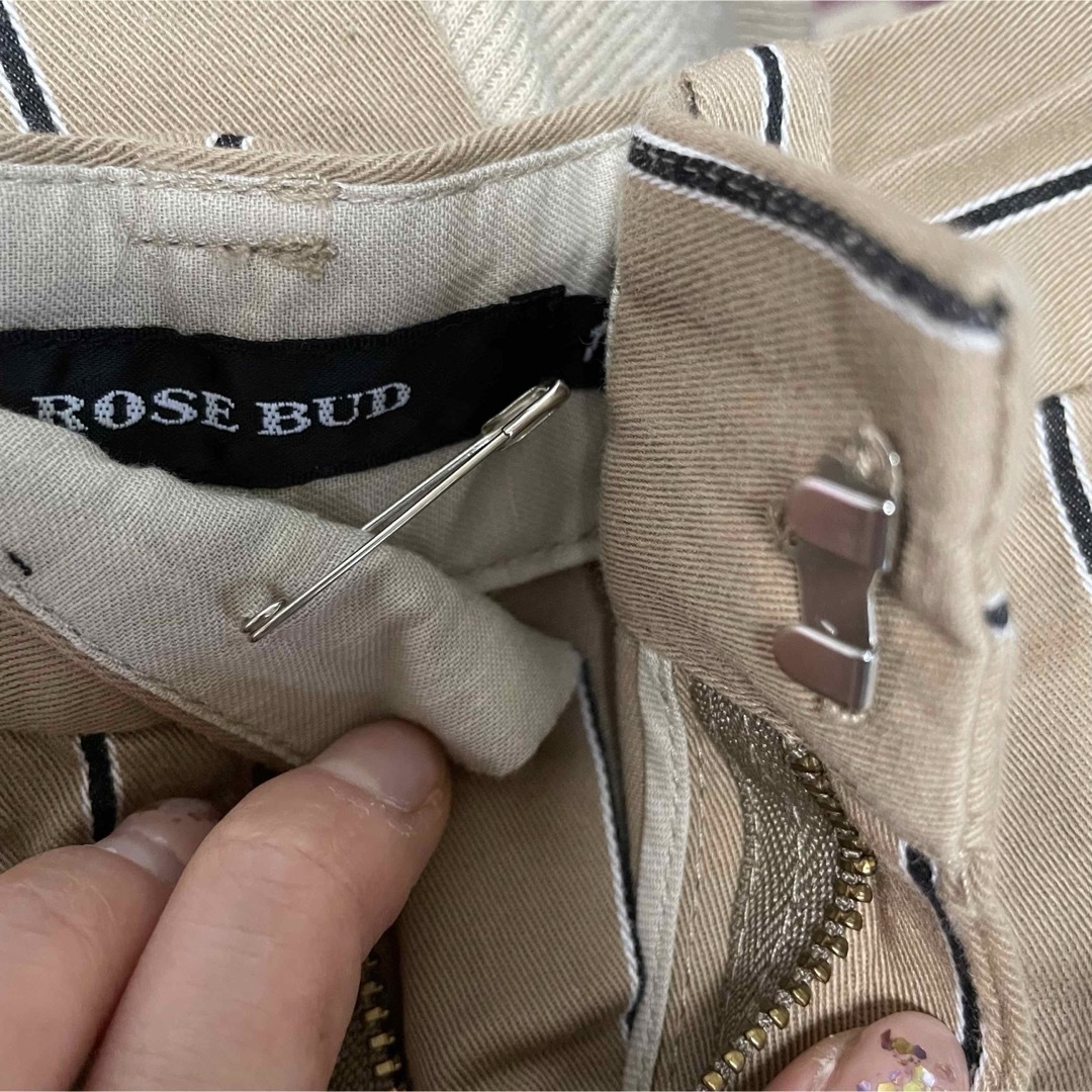 ROSE BUD(ローズバッド)のROSE BUD ストライプ　ベージュ　チノパン レディースのパンツ(チノパン)の商品写真