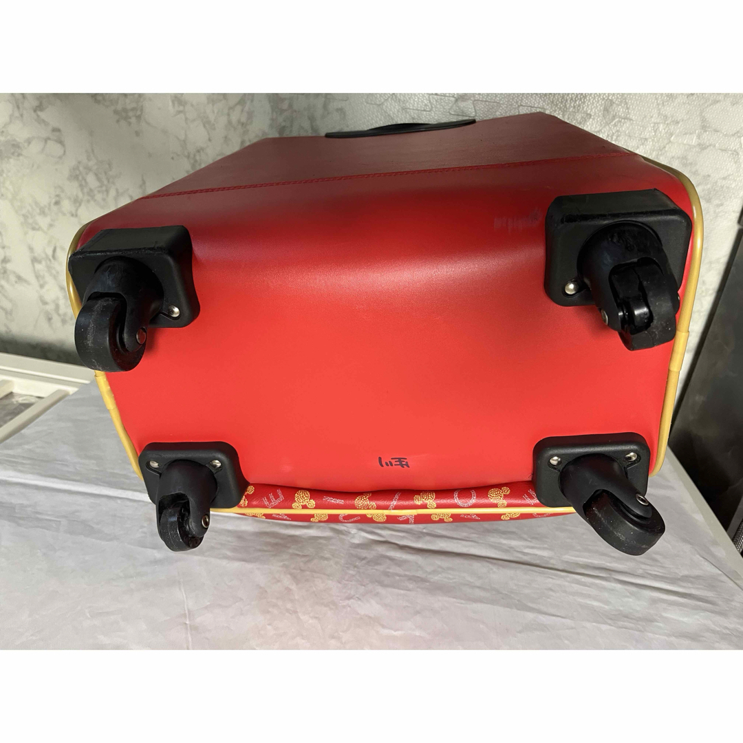 American Touristor(アメリカンツーリスター)のミッキーマウス　トラベルキャリー　スーツケース　ディズニー　赤　レザー レディースのバッグ(スーツケース/キャリーバッグ)の商品写真
