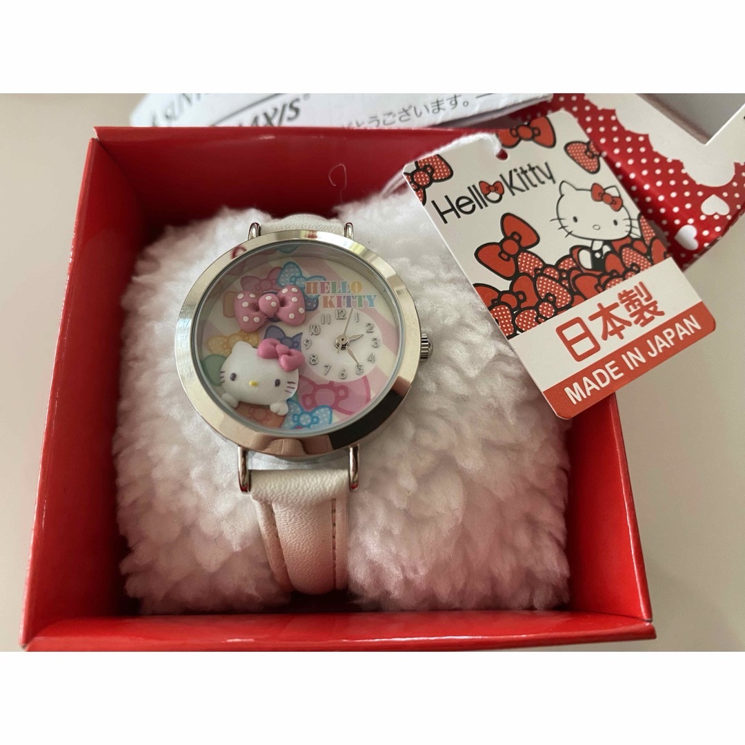 ハローキティ(ハローキティ)の美品　ハローキティ　腕時計　シルバー　ホワイト　ピンク　箱付き　日本製 エンタメ/ホビーのおもちゃ/ぬいぐるみ(キャラクターグッズ)の商品写真