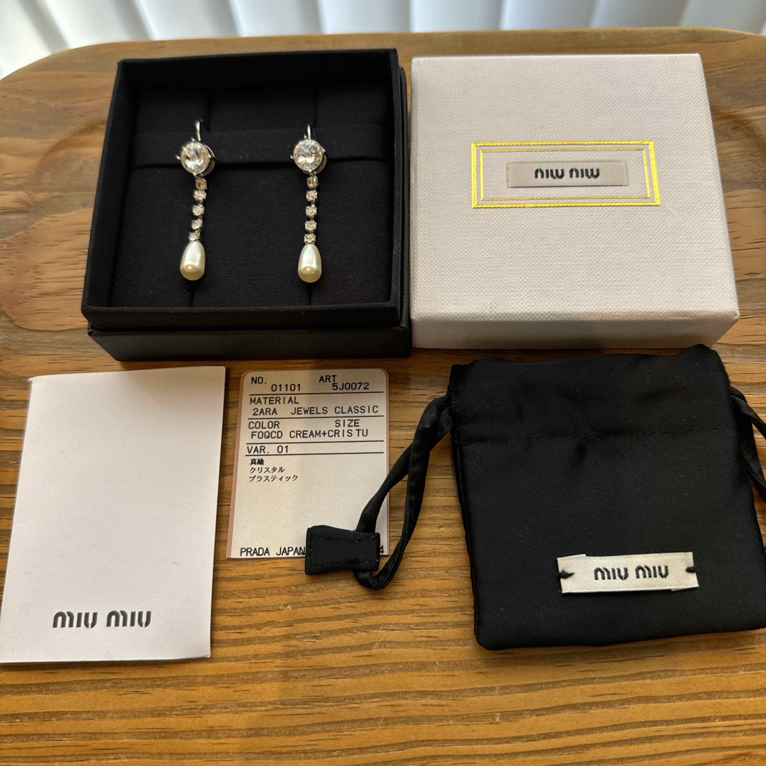 レディースMiu Miu ミュウミュウ　クリスタル　パール ストーンビジュー装飾ピアス