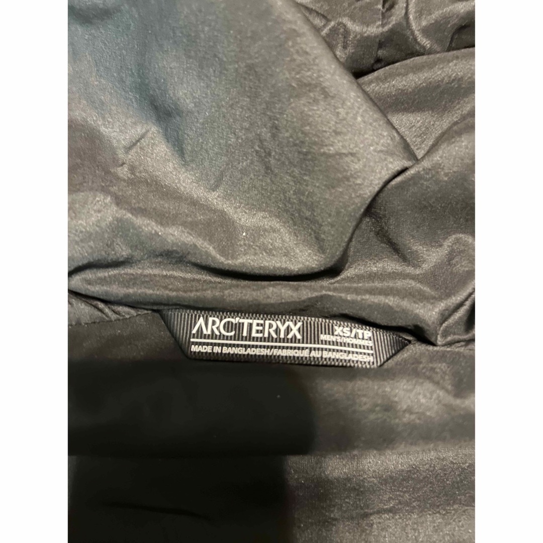 ARC'TERYX(アークテリクス)のアークテリクス　ATOM HOODY Black メンズのジャケット/アウター(ナイロンジャケット)の商品写真