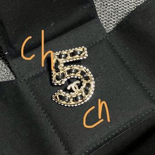 シャネル(CHANEL)のCHANEL ブローチ No.5(ブローチ/コサージュ)