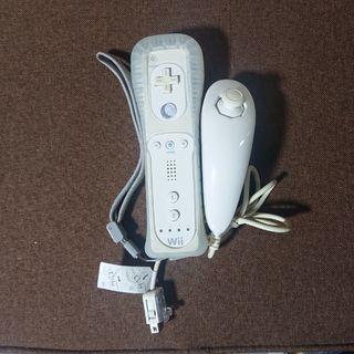 ウィー(Wii)のWii リモコン ヌンチャクセット白 ホワイト シリコンカバー付  任天堂純正品(家庭用ゲーム機本体)