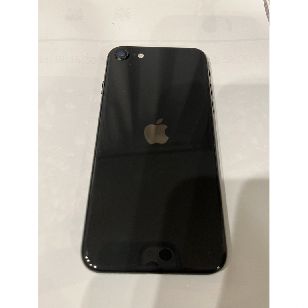 iPhone(アイフォーン)のiPhone SE 第2世代　64GB ブラック スマホ/家電/カメラのスマートフォン/携帯電話(スマートフォン本体)の商品写真