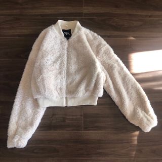 Zara ショート丈　フェイクファー　コート　Sサイズジャケット/アウター