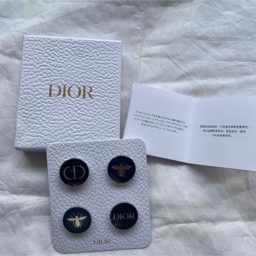 Dior(ディオール)のDIOR 4種の限定ピン エンタメ/ホビーのアニメグッズ(バッジ/ピンバッジ)の商品写真