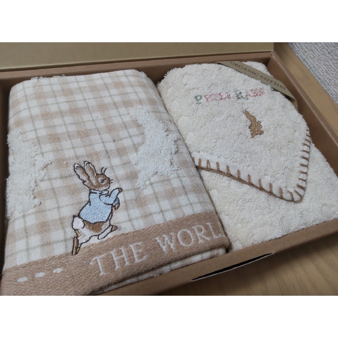 PETER RABBIT（TM）(ピーターラビット)の♭【★新品★】ピーターラビット オーガニックコットン タオル2枚セット ブラウン インテリア/住まい/日用品の日用品/生活雑貨/旅行(タオル/バス用品)の商品写真