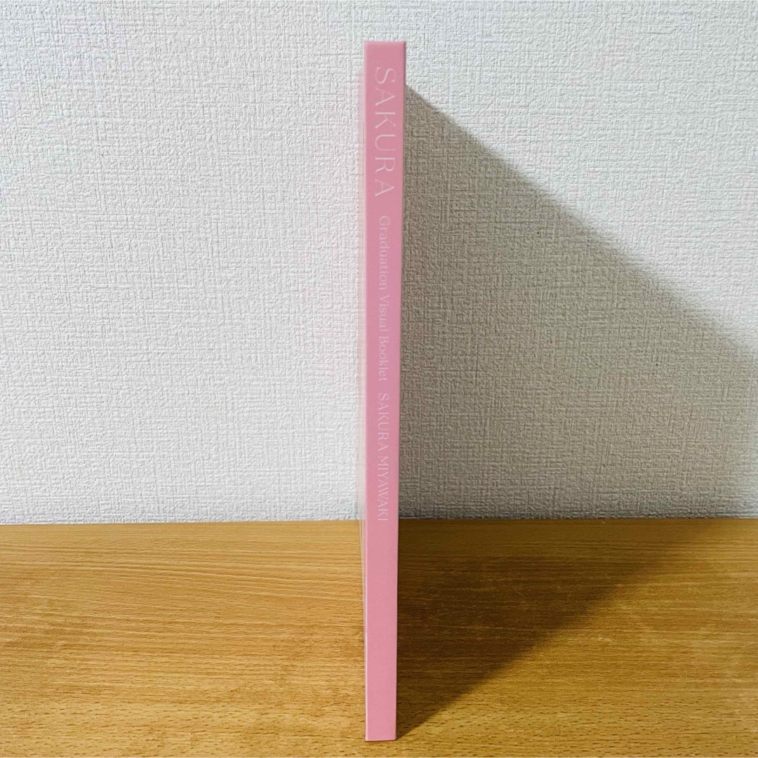 宮脇咲良 卒業ビジュアルブックレット SAKURA MIYAWAKI エンタメ/ホビーの本(アート/エンタメ)の商品写真