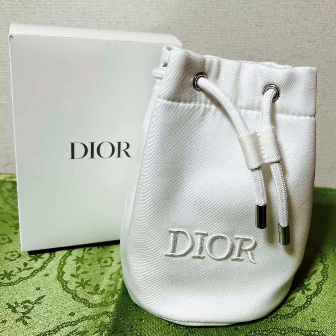 Dior - Dior ディオール 2024最新 限定 巾着ポーチ ホワイト Dior - Dior ディオール 2024最新 限定 巾着ポーチ ホワイト