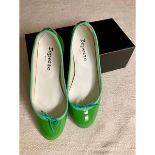 レペット(repetto)のレペット　旧サイズ39 グリーン　エナメル(バレエシューズ)