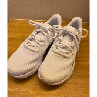 ナイキ(NIKE)の新品  白スニーカー　24.5㌢、497g(スニーカー)