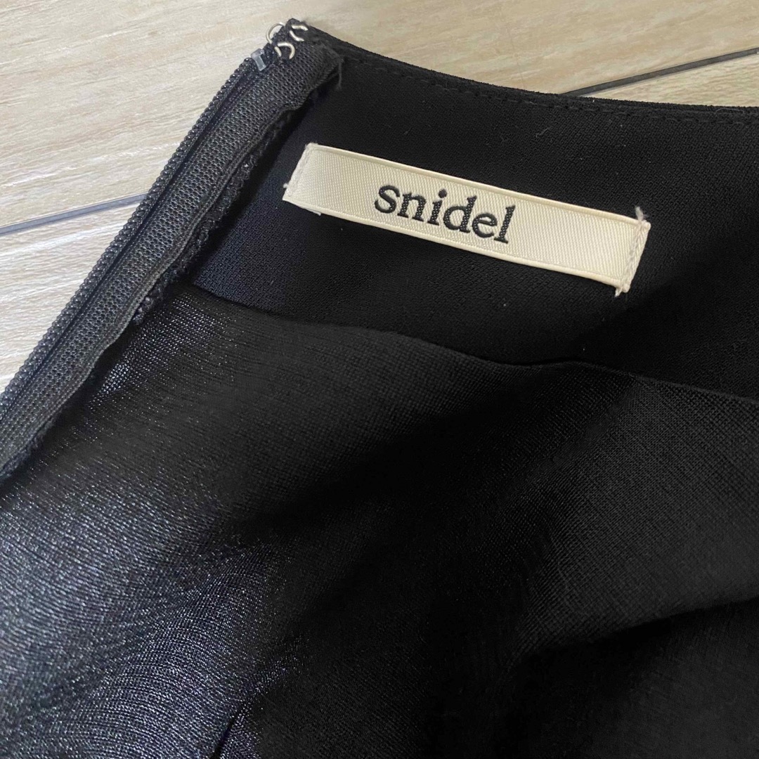 SNIDEL(スナイデル)のsnidel フリル袖　ミニマムワンピース レディースのワンピース(ミニワンピース)の商品写真