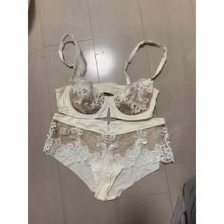 シモーヌペレール(Simone Perele)の新品未使用　シモーヌぺレール　ブラショーツセット　サイズ85C(ブラ&ショーツセット)