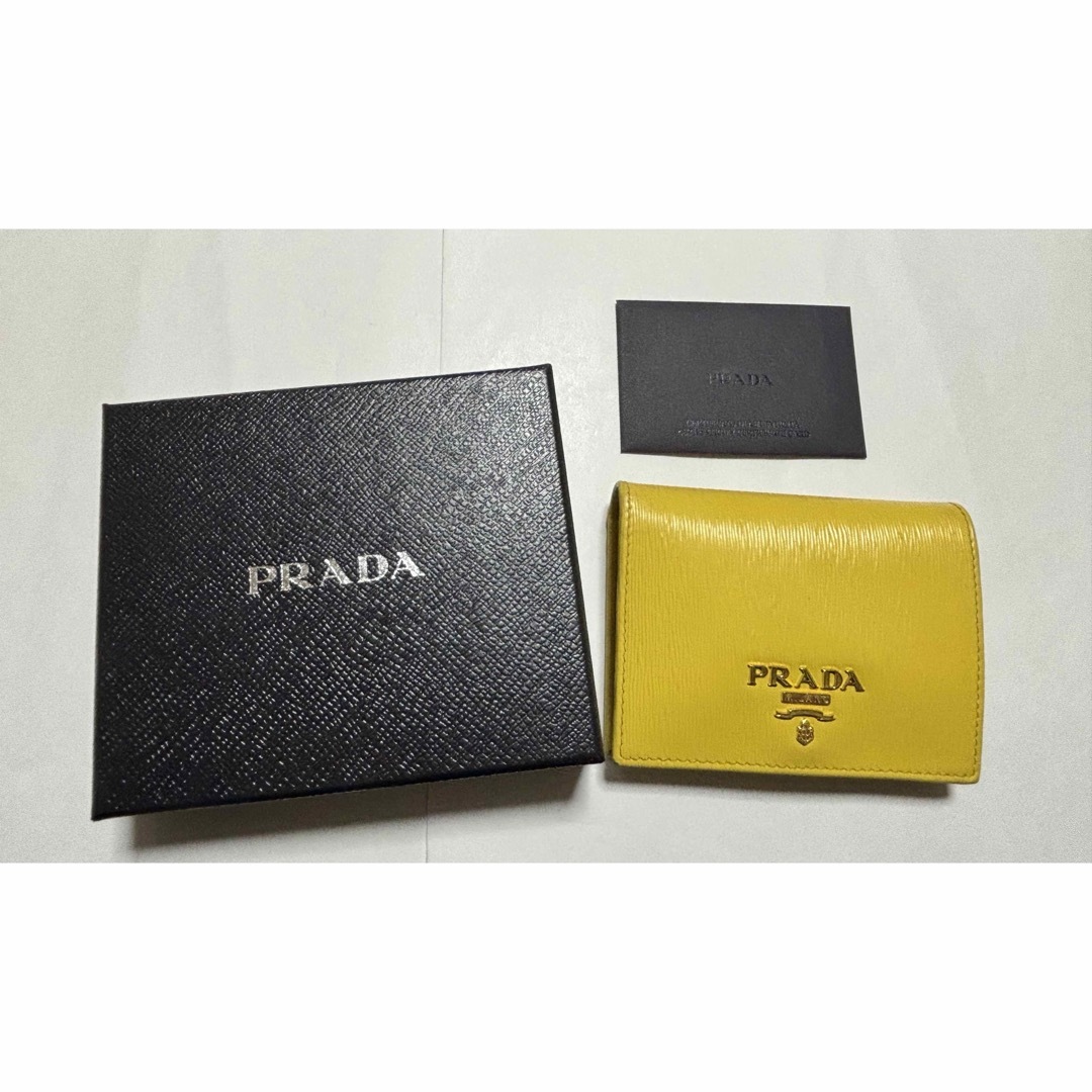 PRADA 財布　イエロー財布