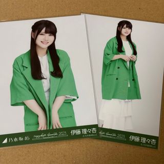 ノギザカフォーティーシックス(乃木坂46)の乃木坂46 伊藤理々杏 生写真 緑 × 白コーデ 2023 チュウ ヒキ(アイドルグッズ)