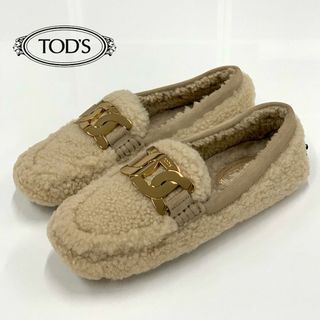 トッズ(TOD'S)の8919 未使用 トッズ ケイト ムートン チェーン ドライビングシューズ(スリッポン/モカシン)