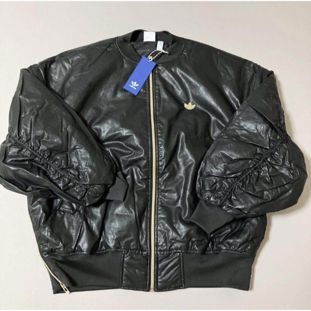 adidas(アディダス)の【新品】adidas BOMBER JACKET BLACK 仲里依紗　re. メンズのジャケット/アウター(スタジャン)の商品写真