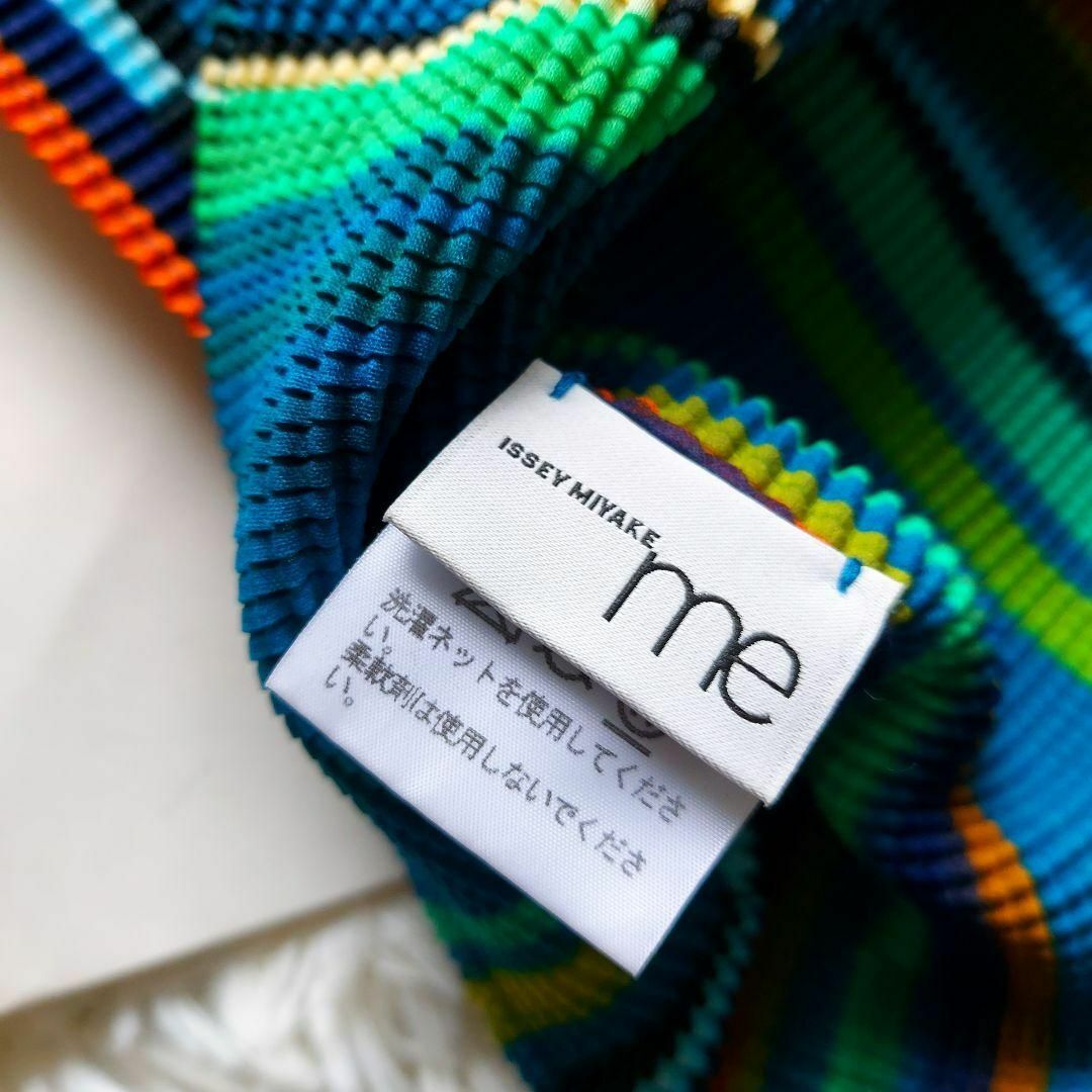 ISSEY MIYAKE(イッセイミヤケ)のタグ付き　イッセイミヤケ　ME 　マルチカラー　ハイネック　ブロックプリーツ レディースのトップス(Tシャツ(長袖/七分))の商品写真