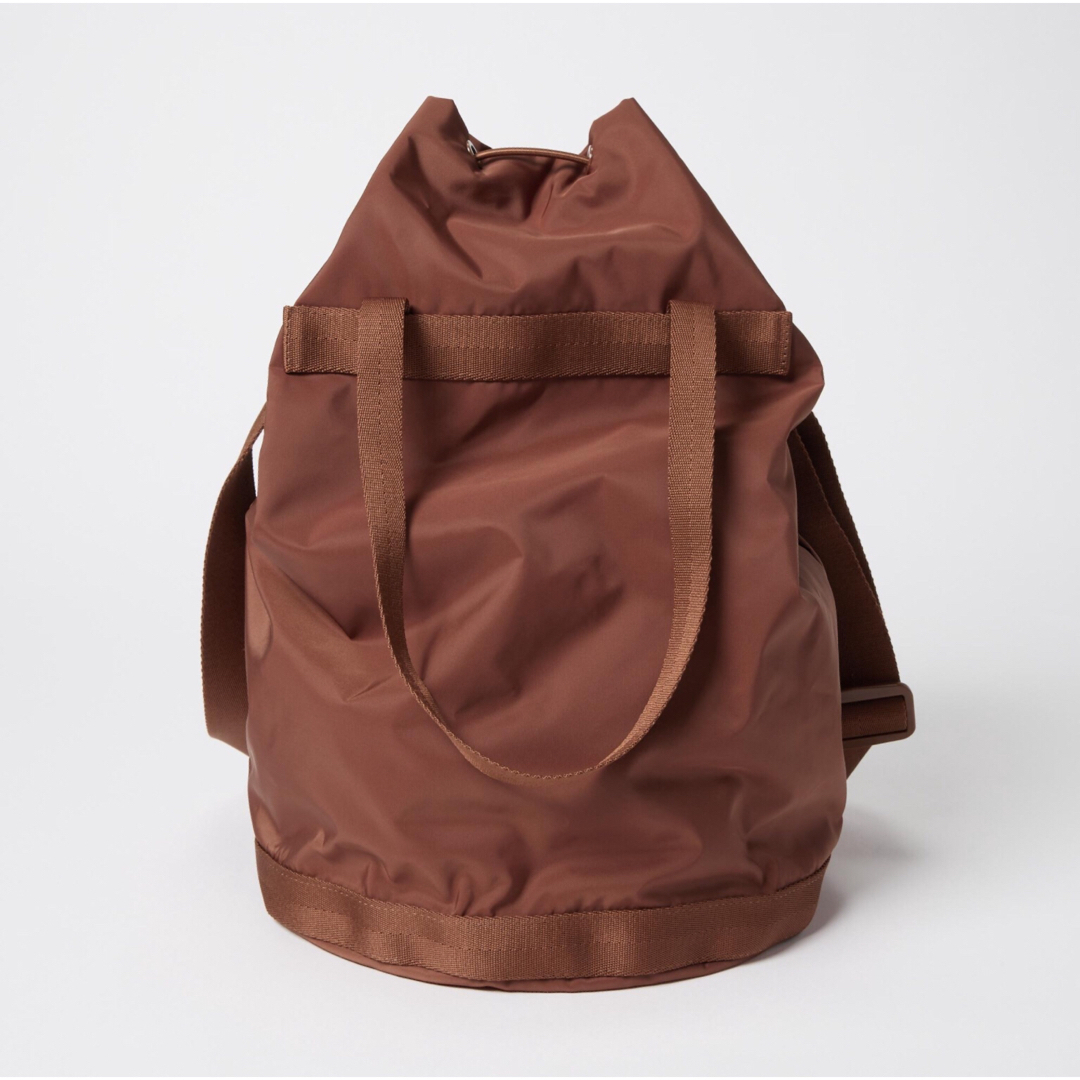 UNIQLO(ユニクロ)の【新品・未使用】ユニクロU バケットバッグ ラージ ブラウン レディースのバッグ(ショルダーバッグ)の商品写真