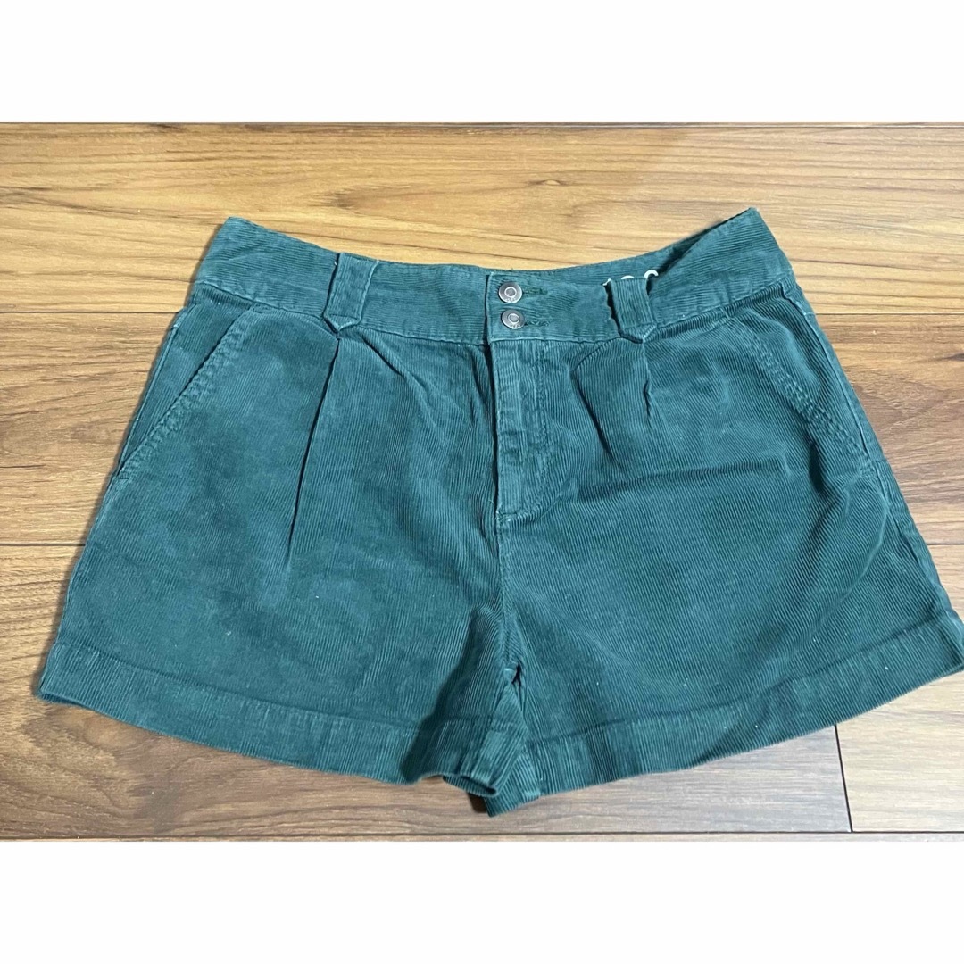 GAP(ギャップ)のGAP コーデュロイ ショートパンツ タック グリーン 緑 1サイズ 1969 レディースのパンツ(ショートパンツ)の商品写真