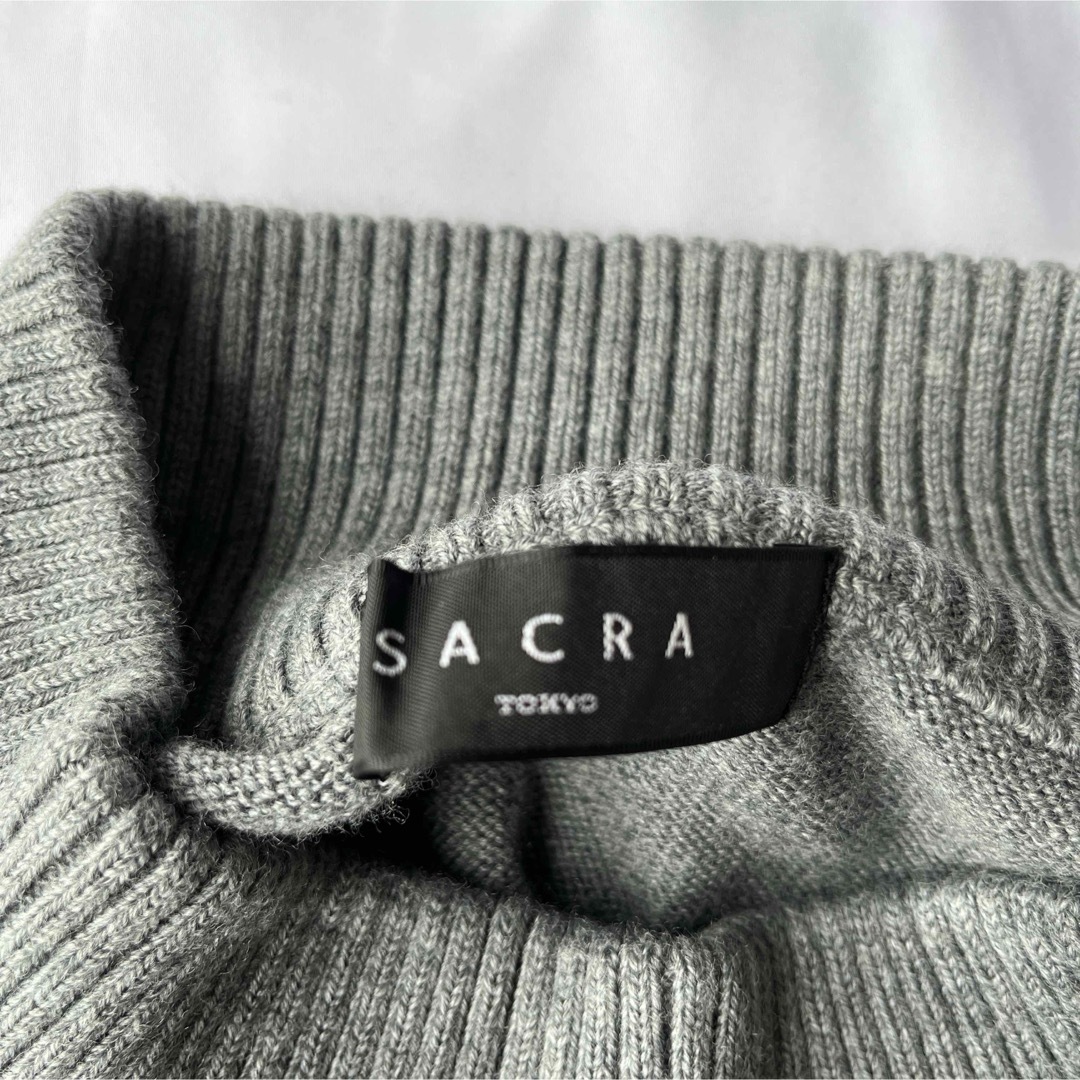 SACRA(サクラ)の【サクラ】＊美品＊SACRA ウール100%グレーニット レディースのトップス(ニット/セーター)の商品写真