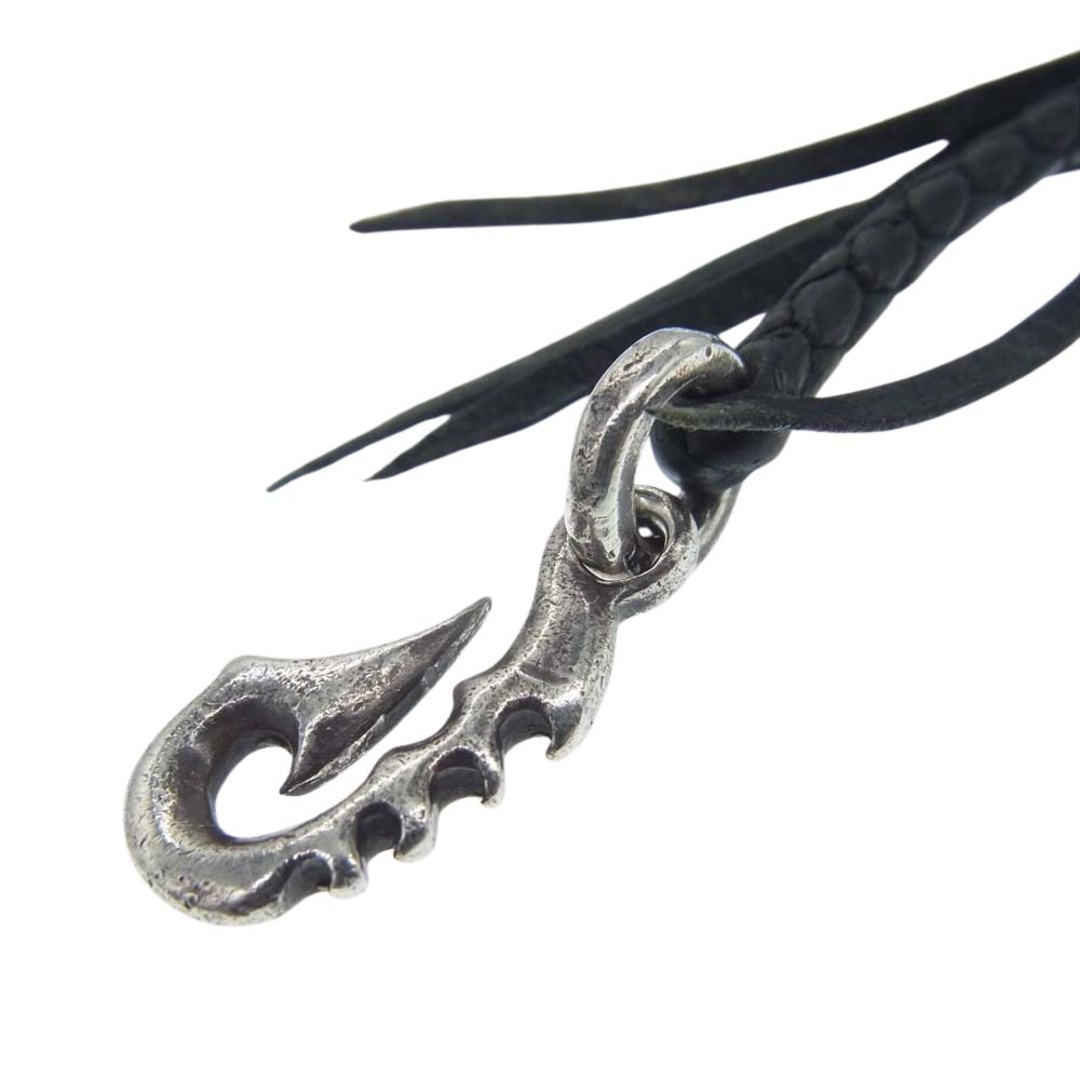 BILL WALL LEATHER(ビルウォールレザー)のBILL WALL LEATHER ビルウォールレザー ペンダントトップ BWL Fish Hook Charm フィッシュフック チャーム ペンダント トップ ブラック系【中古】 メンズのアクセサリー(その他)の商品写真