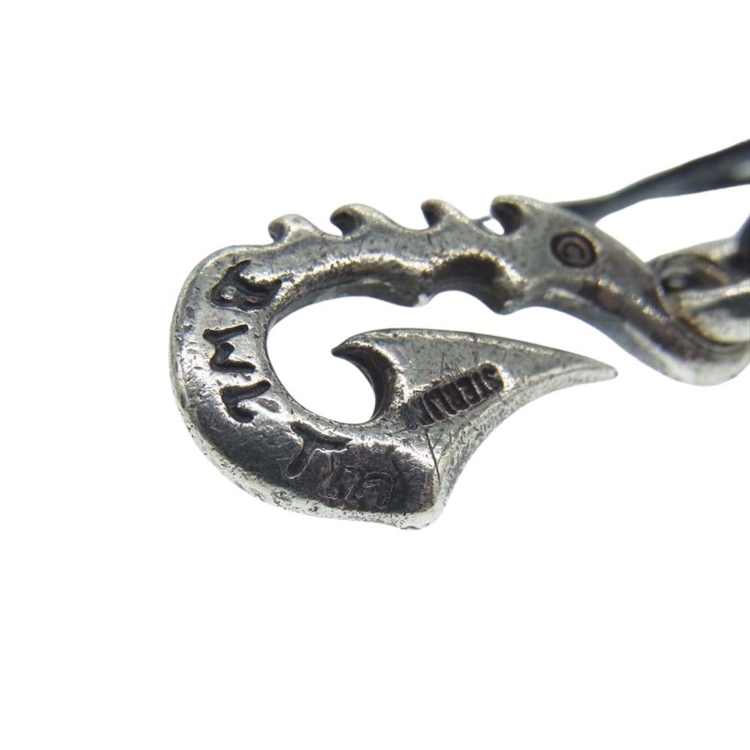 BILL WALL LEATHER(ビルウォールレザー)のBILL WALL LEATHER ビルウォールレザー ペンダントトップ BWL Fish Hook Charm フィッシュフック チャーム ペンダント トップ ブラック系【中古】 メンズのアクセサリー(その他)の商品写真