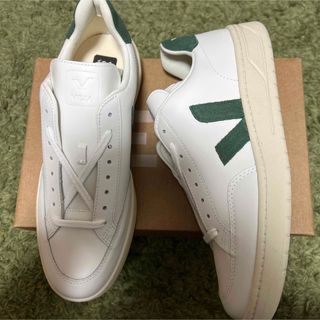 ヴェジャ(VEJA)の新品　VEJAヴェジャ V12レザー　スニーカー EU44 29cm 緑(スニーカー)