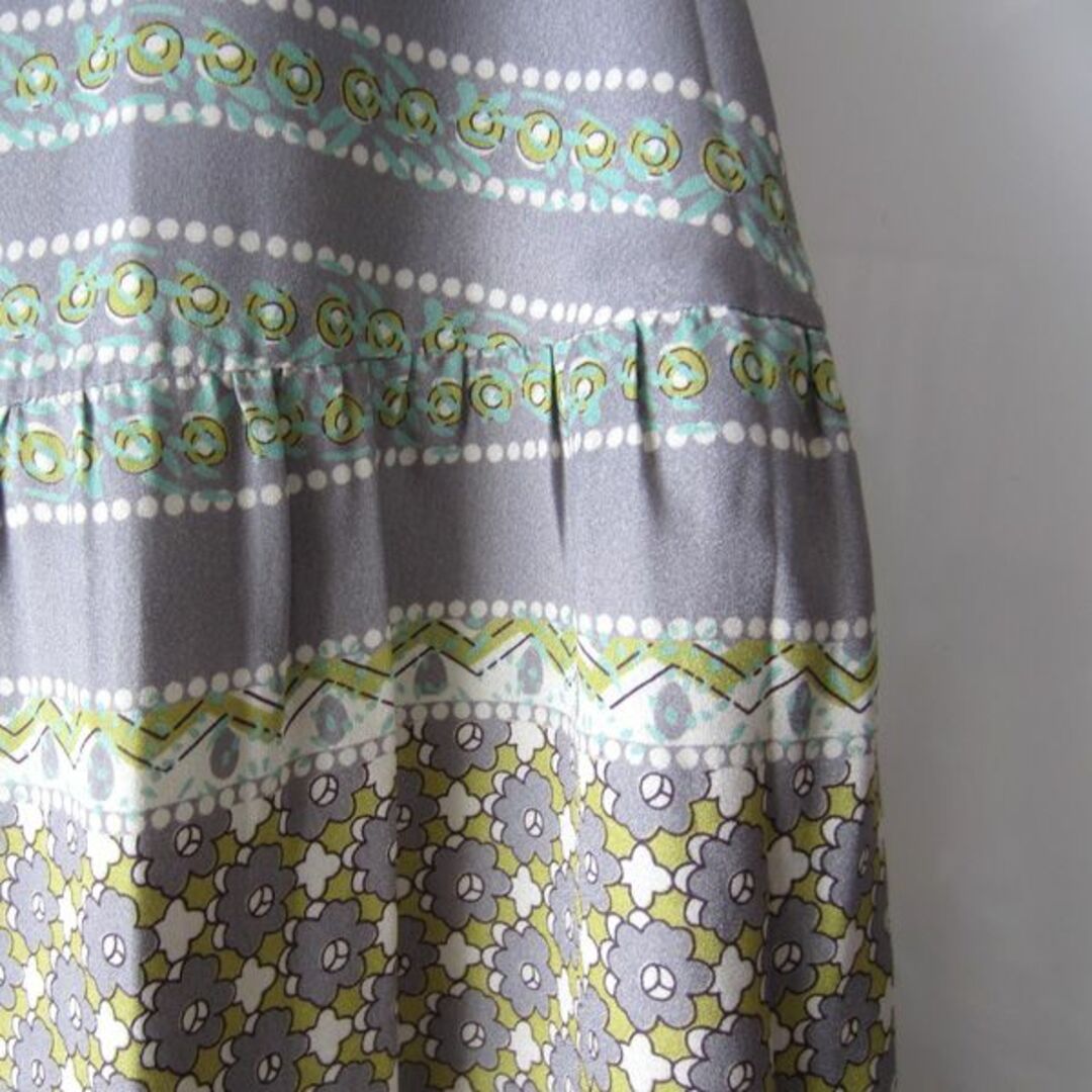 LAPINE BLANCHE(ラピーヌブランシュ)の美品　LAPINE BLANCHE／ラピーヌブランシュ　総柄　膝丈スカート レディースのスカート(ひざ丈スカート)の商品写真