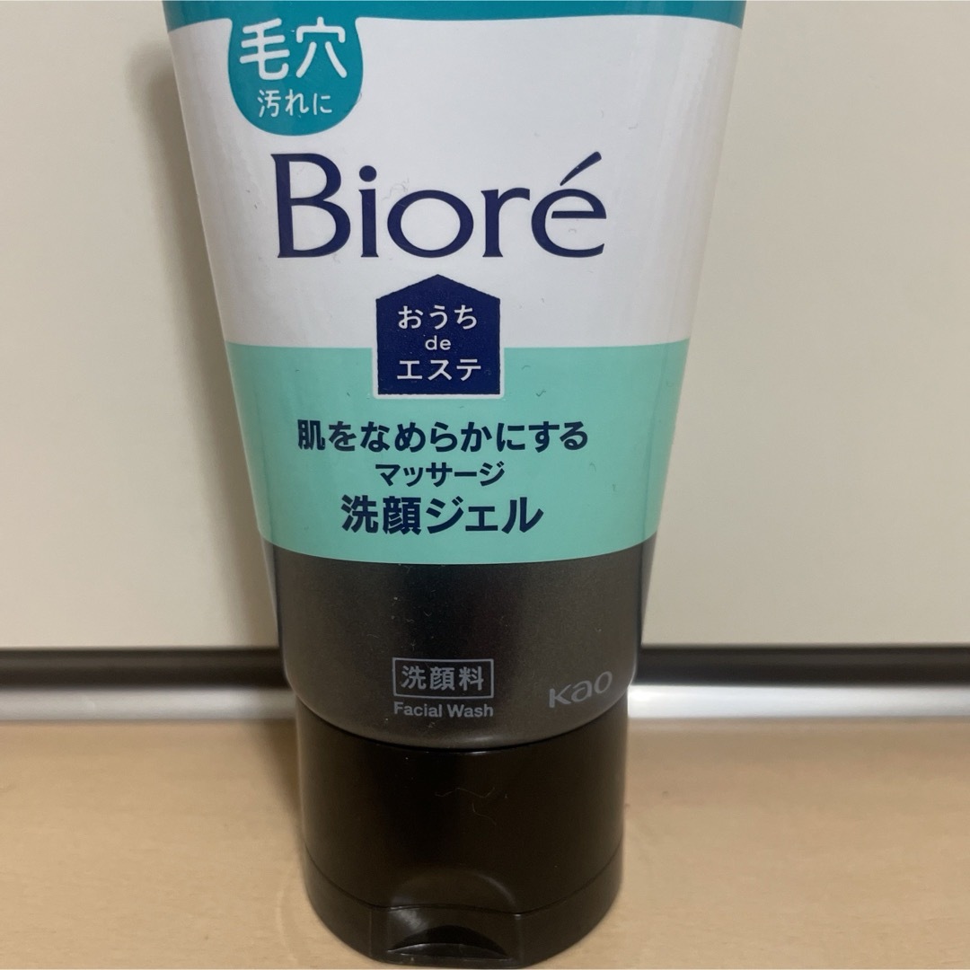 Biore(ビオレ)のビオレ おうちdeエステ 肌をなめらかにするマッサージ洗顔ジェル 炭 コスメ/美容のスキンケア/基礎化粧品(洗顔料)の商品写真