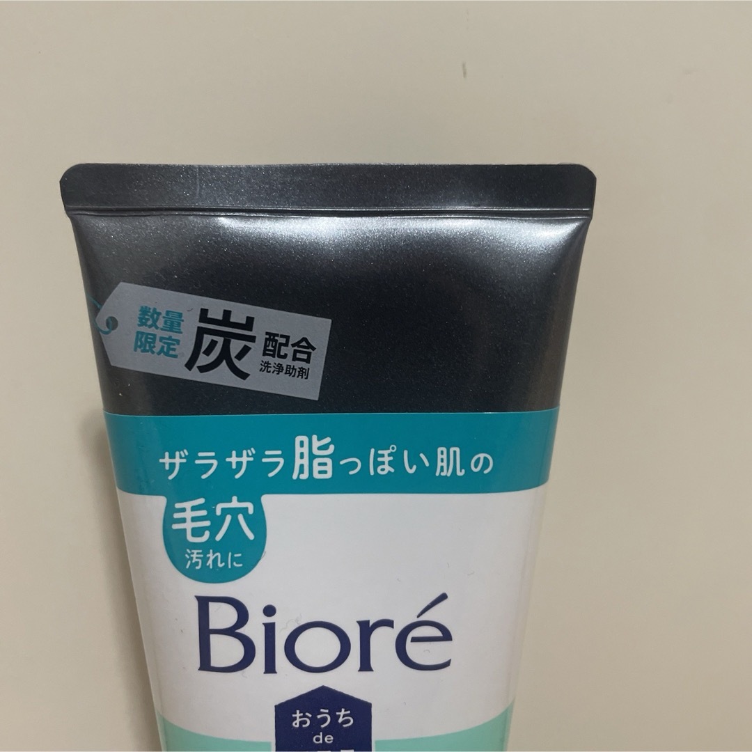 Biore(ビオレ)のビオレ おうちdeエステ 肌をなめらかにするマッサージ洗顔ジェル 炭 コスメ/美容のスキンケア/基礎化粧品(洗顔料)の商品写真