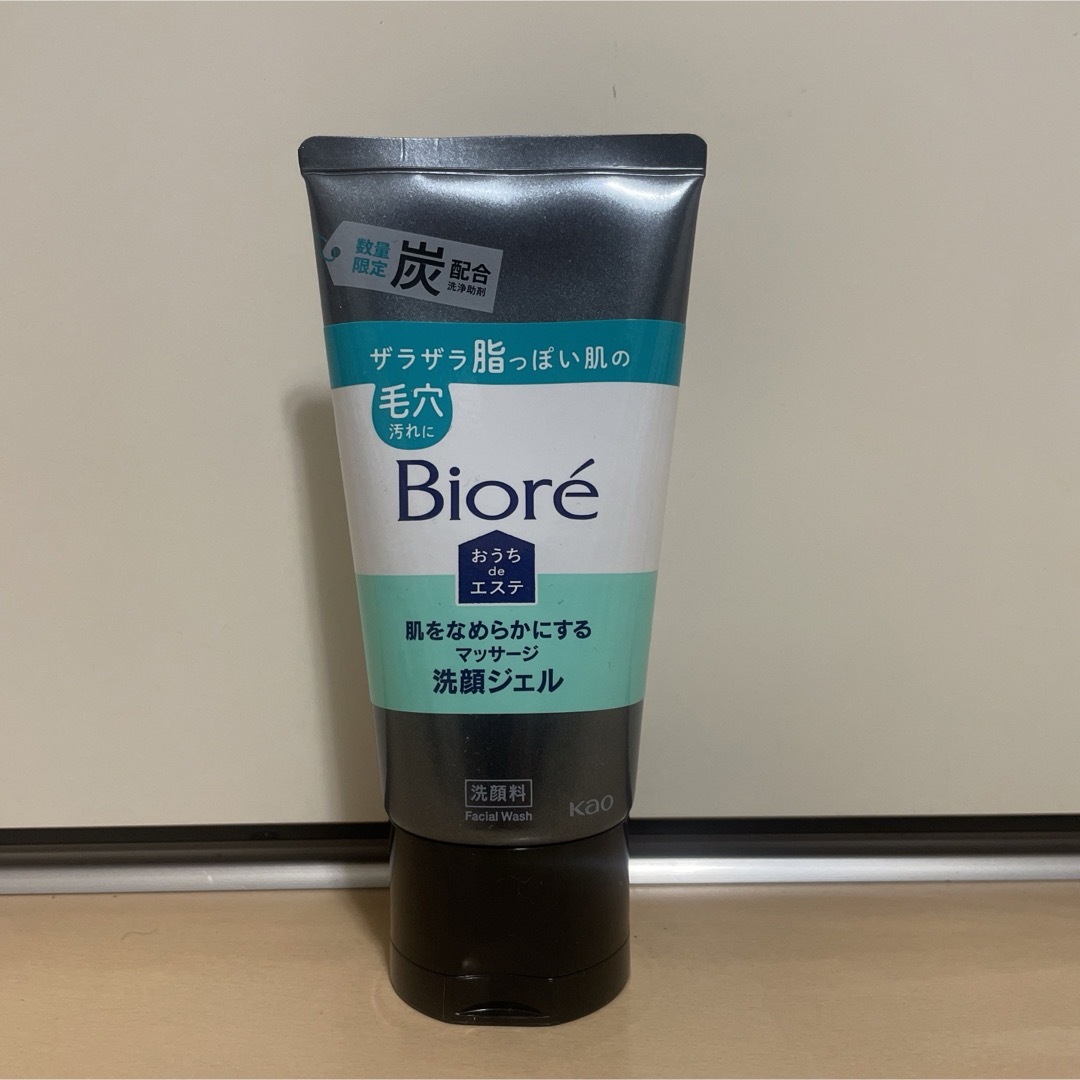 Biore(ビオレ)のビオレ おうちdeエステ 肌をなめらかにするマッサージ洗顔ジェル 炭 コスメ/美容のスキンケア/基礎化粧品(洗顔料)の商品写真