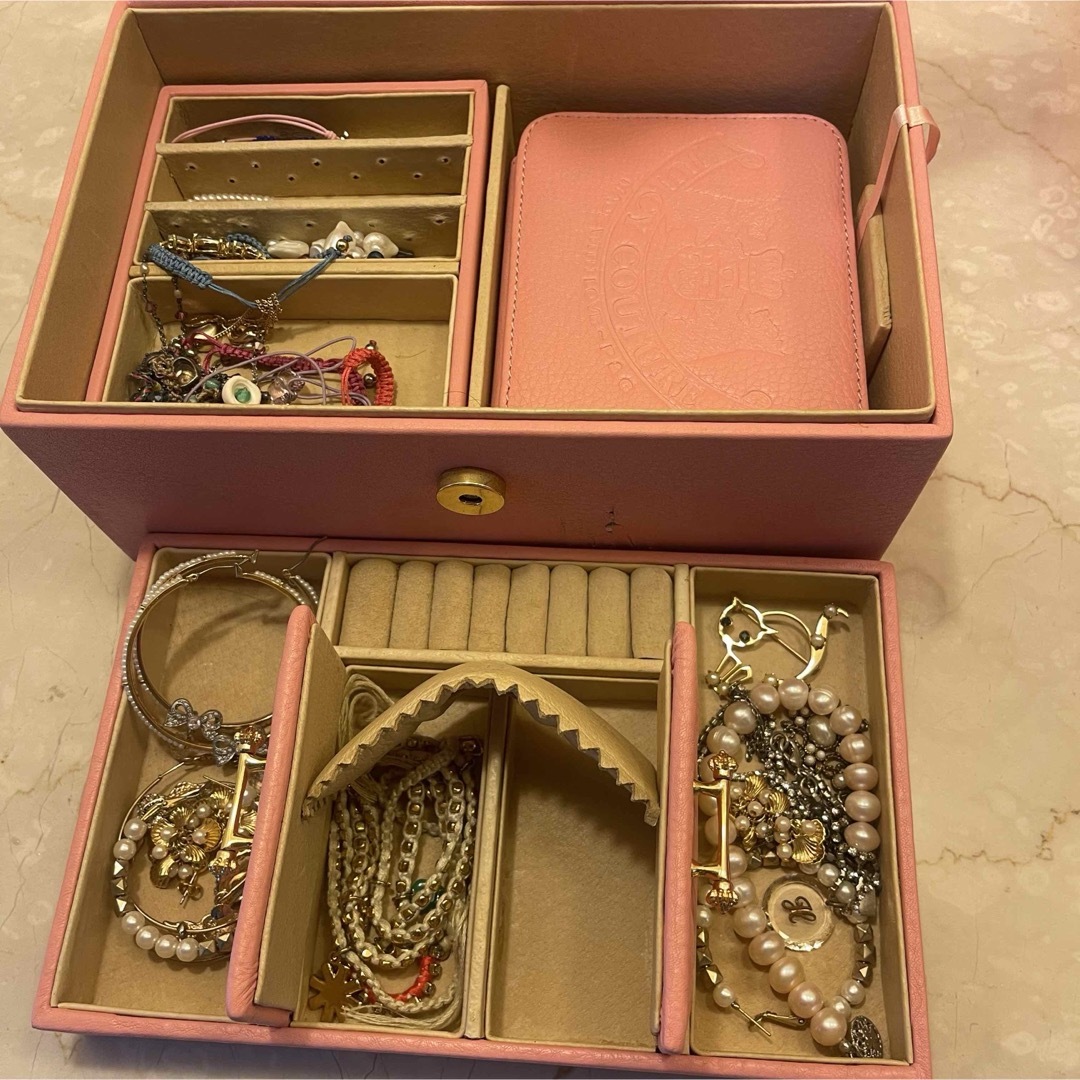 Juicy Couture(ジューシークチュール)のJuicy Couture ジュエリー　アクセサリー　ケース　ピンク　訳あり レディースのアクセサリー(その他)の商品写真