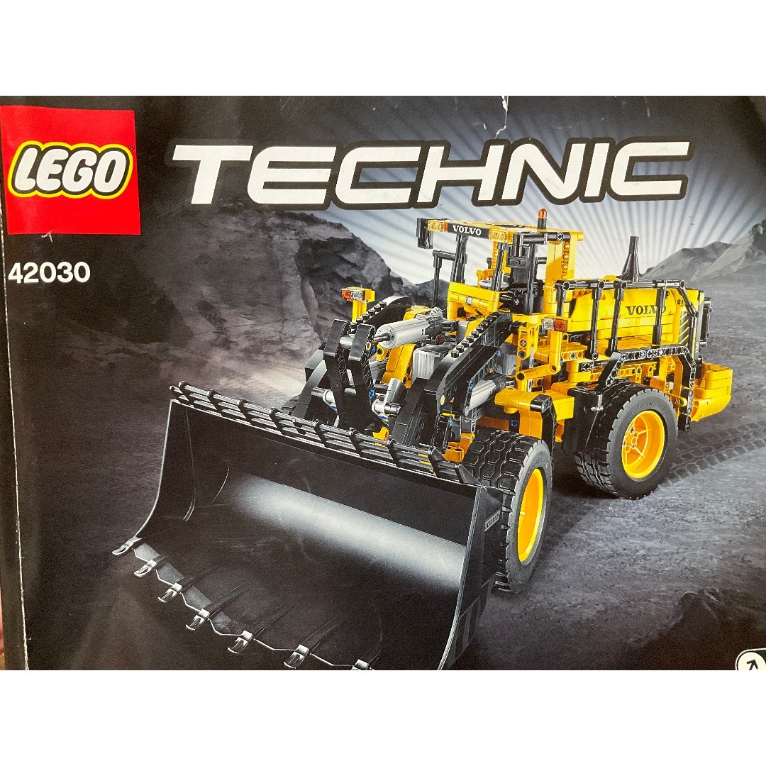 Lego(レゴ)のLEGO テクニック 42030 VOLVO ホイールローダー エンタメ/ホビーのおもちゃ/ぬいぐるみ(その他)の商品写真