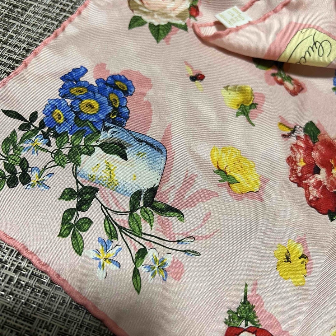 Gucci(グッチ)のGUCCI グッチ スカーフ ピンク 花柄 レディースのファッション小物(バンダナ/スカーフ)の商品写真