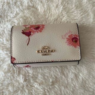 コーチ(COACH)の★coach★（中古）キーケース　花柄　ピンク(キーケース)