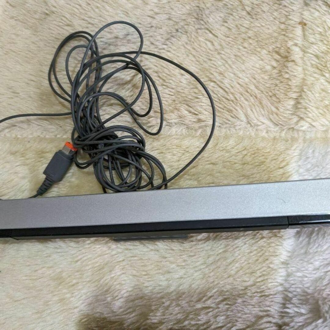 Wii(ウィー)の任天堂純正　Wii　WiiU センサーバー　スタンド付　RVL-014 エンタメ/ホビーのゲームソフト/ゲーム機本体(その他)の商品写真