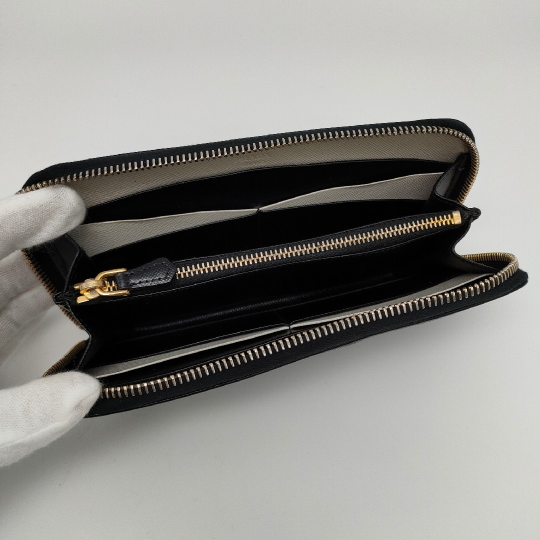 PRADA(プラダ)の《極美品　正規品》プラダ　ラウンドファスナー　長財布 レディースのファッション小物(財布)の商品写真