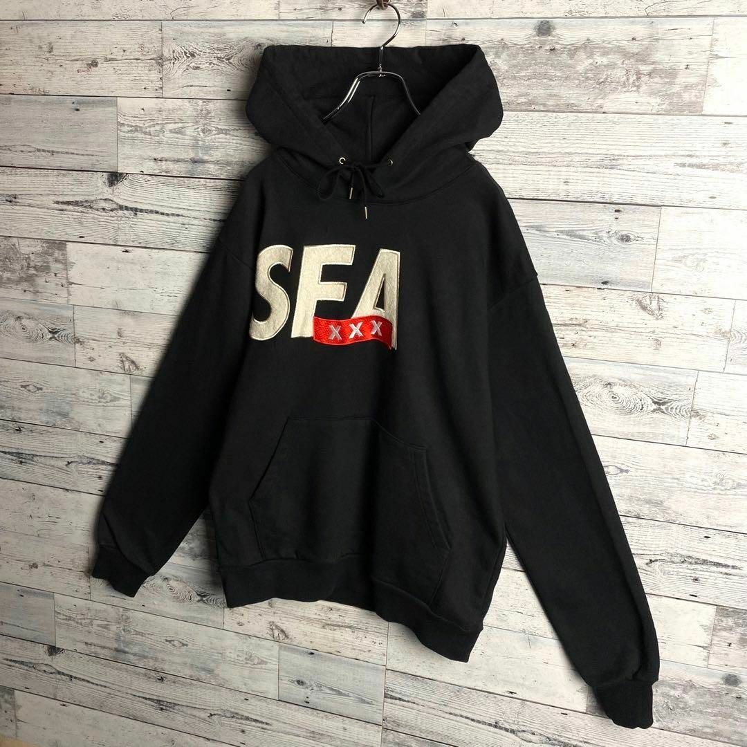 WIND AND SEA(ウィンダンシー)の【美品　限定コラボ】ウィンダンシー×ゴッドセレクション☆両面刺繍ロゴ入りパーカー メンズのトップス(パーカー)の商品写真