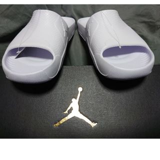 ジョーダン(Jordan Brand（NIKE）)のナイキJORDANブランド履いたままシャワーに入れる！シャワーサンダル白２８cm(サンダル)