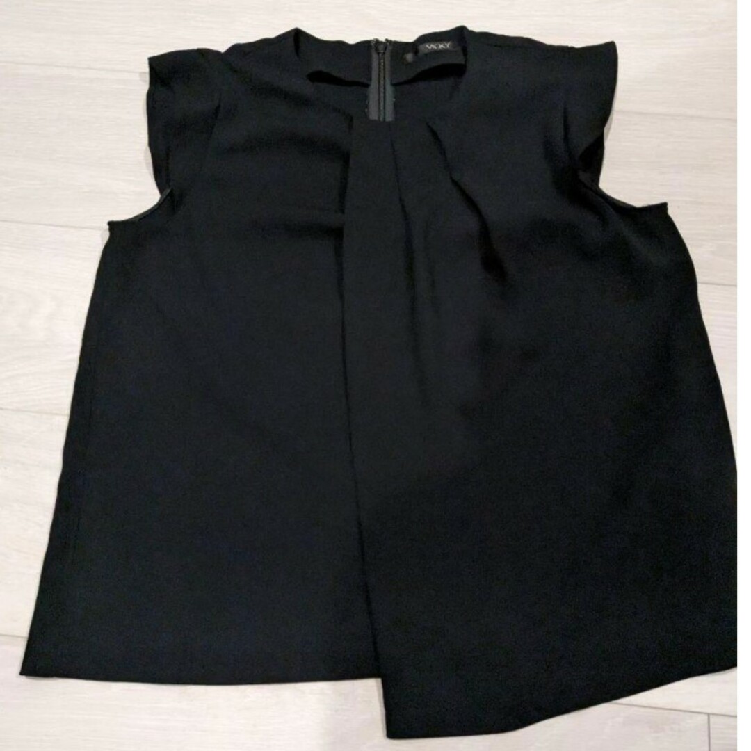 VICKY(ビッキー)の美品　VICKY　キレイめトップス レディースのトップス(シャツ/ブラウス(半袖/袖なし))の商品写真