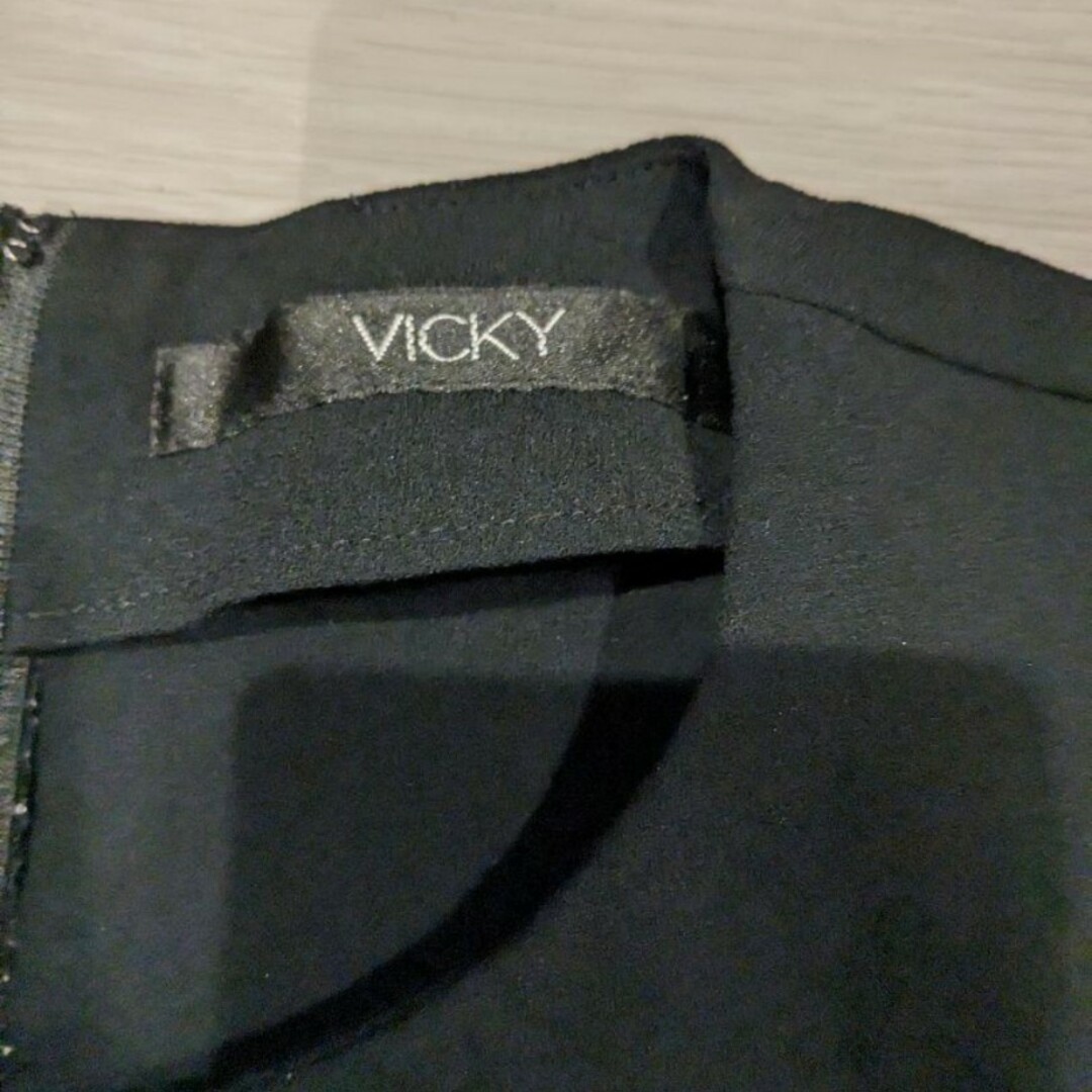 VICKY(ビッキー)の美品　VICKY　キレイめトップス レディースのトップス(シャツ/ブラウス(半袖/袖なし))の商品写真