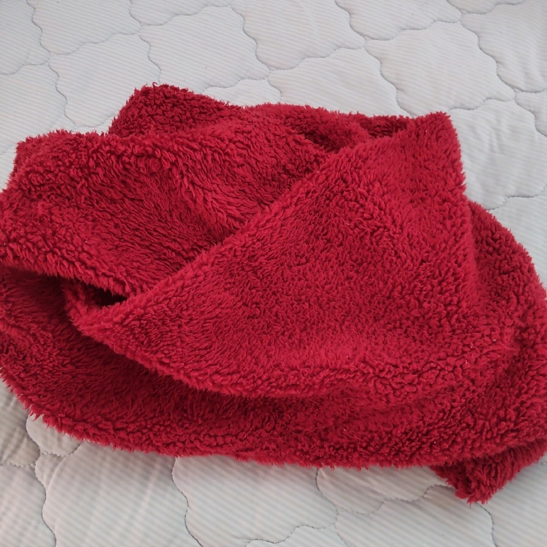マフラー 襟巻き 膝掛け 赤フワフワ モコモコ 防寒 レディースのファッション小物(マフラー/ショール)の商品写真