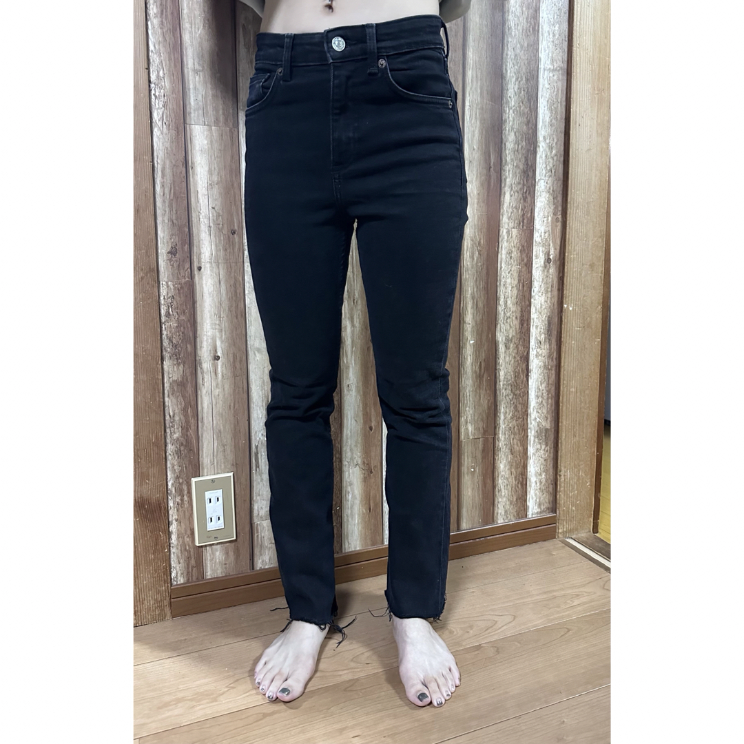 ZARA(ザラ)のZARA ザラ ブラックデニム デニムパンツ デニムフレアパンツ レディースのパンツ(デニム/ジーンズ)の商品写真