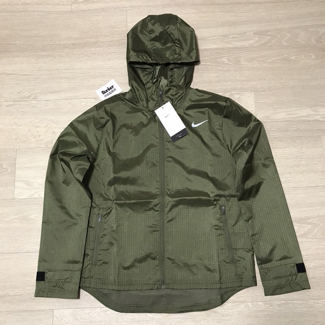 NIKE - M《新品》NIKE ESSENTIAL JACKET ナイロンパーカー NIKE - M《新品》NIKE ESSENTIAL JACKET ナイロンパーカー