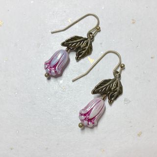 チェコビーズ　チューリップ　ピアス(ピアス)