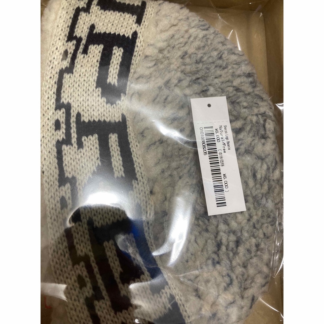 Supreme(シュプリーム)の新品未試着 未使用 Supreme Sherpa Logo Beanie メンズの帽子(ニット帽/ビーニー)の商品写真