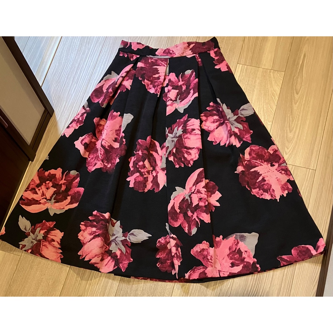 LADY MADE(レディメイド)のフラワー　フレアスカート　ブラック レディースのスカート(ロングスカート)の商品写真