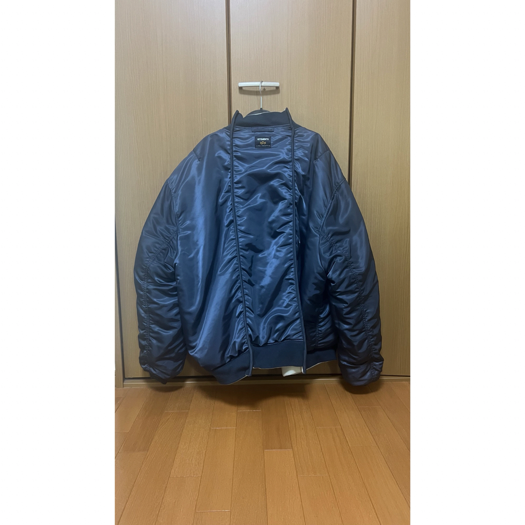 VETEMENTS(ヴェトモン)のVETEMENTS×Alpha Reversible Bomber Jacket メンズのジャケット/アウター(ダウンジャケット)の商品写真