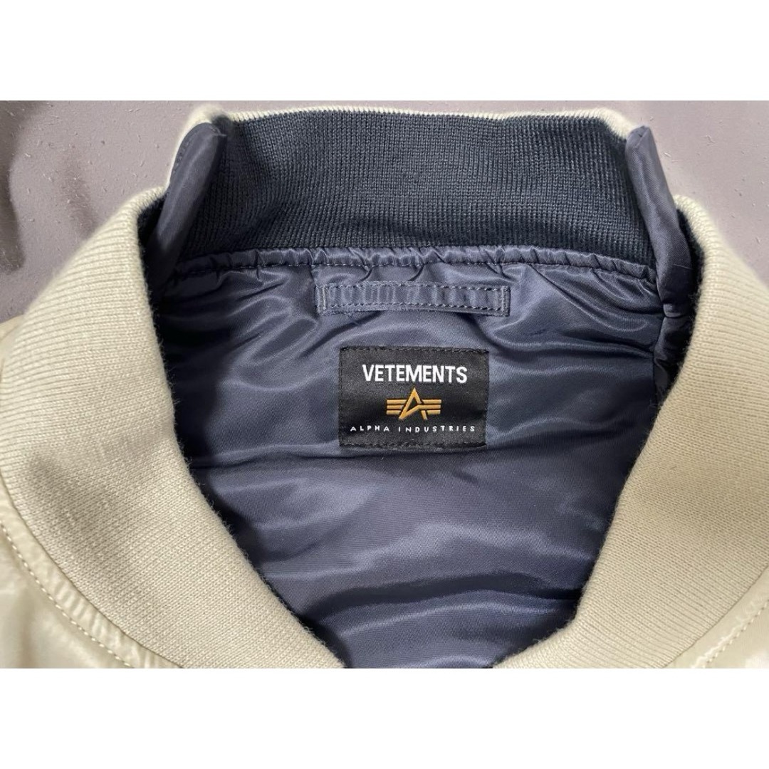 VETEMENTS(ヴェトモン)のVETEMENTS×Alpha Reversible Bomber Jacket メンズのジャケット/アウター(ダウンジャケット)の商品写真